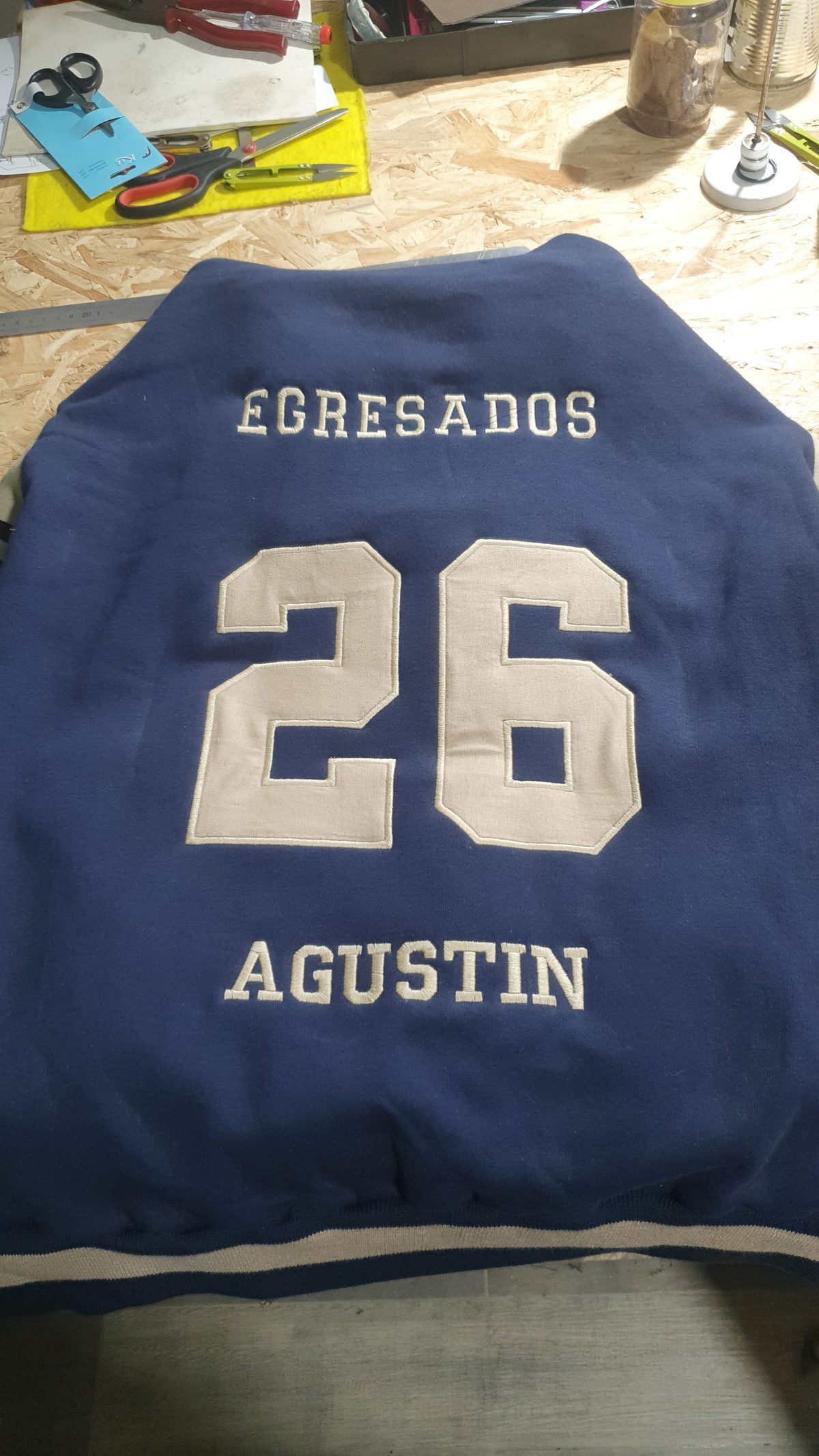 Indumentaria de egresados bordada en Paraná