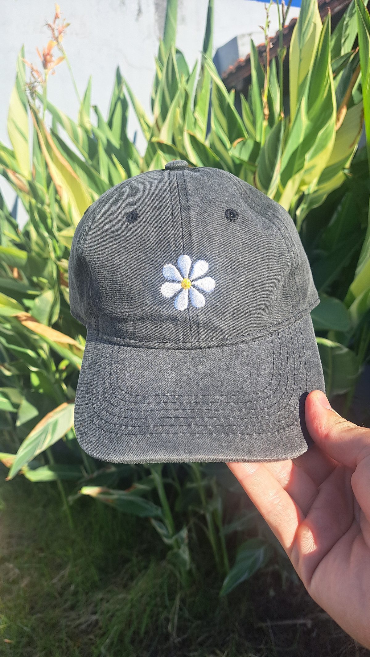 Gorra bordada con logo personalizado