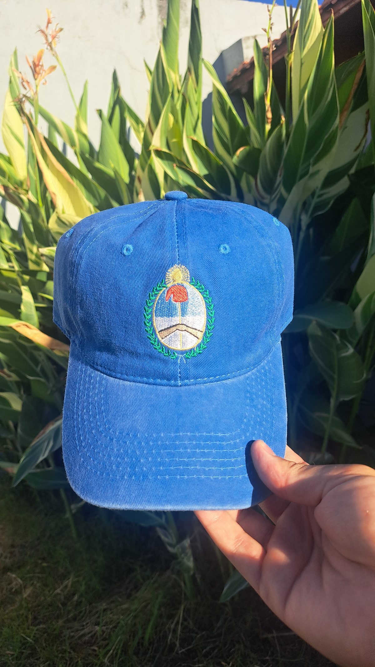 Gorra bordada con logo personalizado