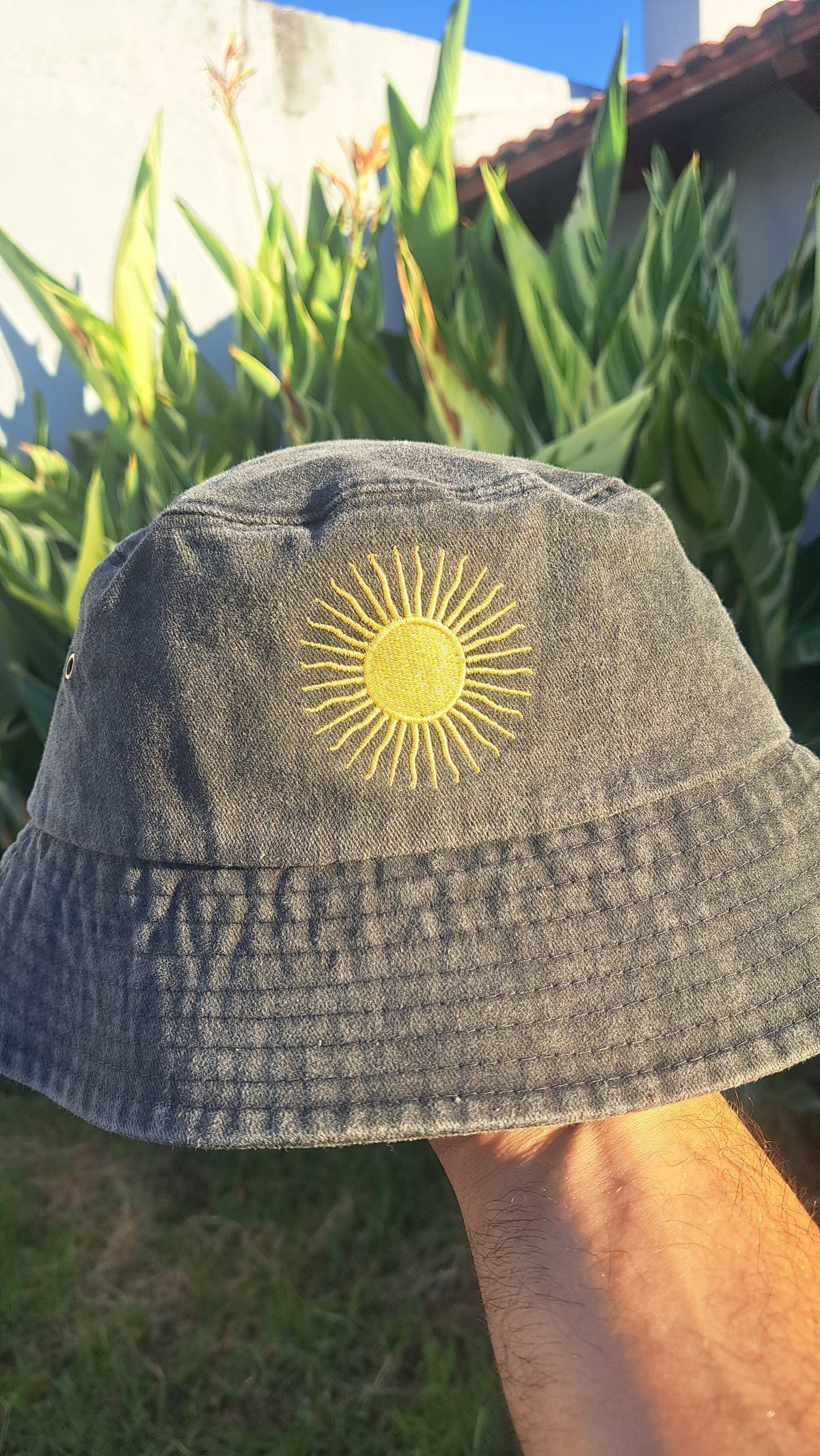 Gorra bordada con logo personalizado